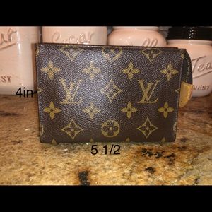 LV toiletry pouch 15